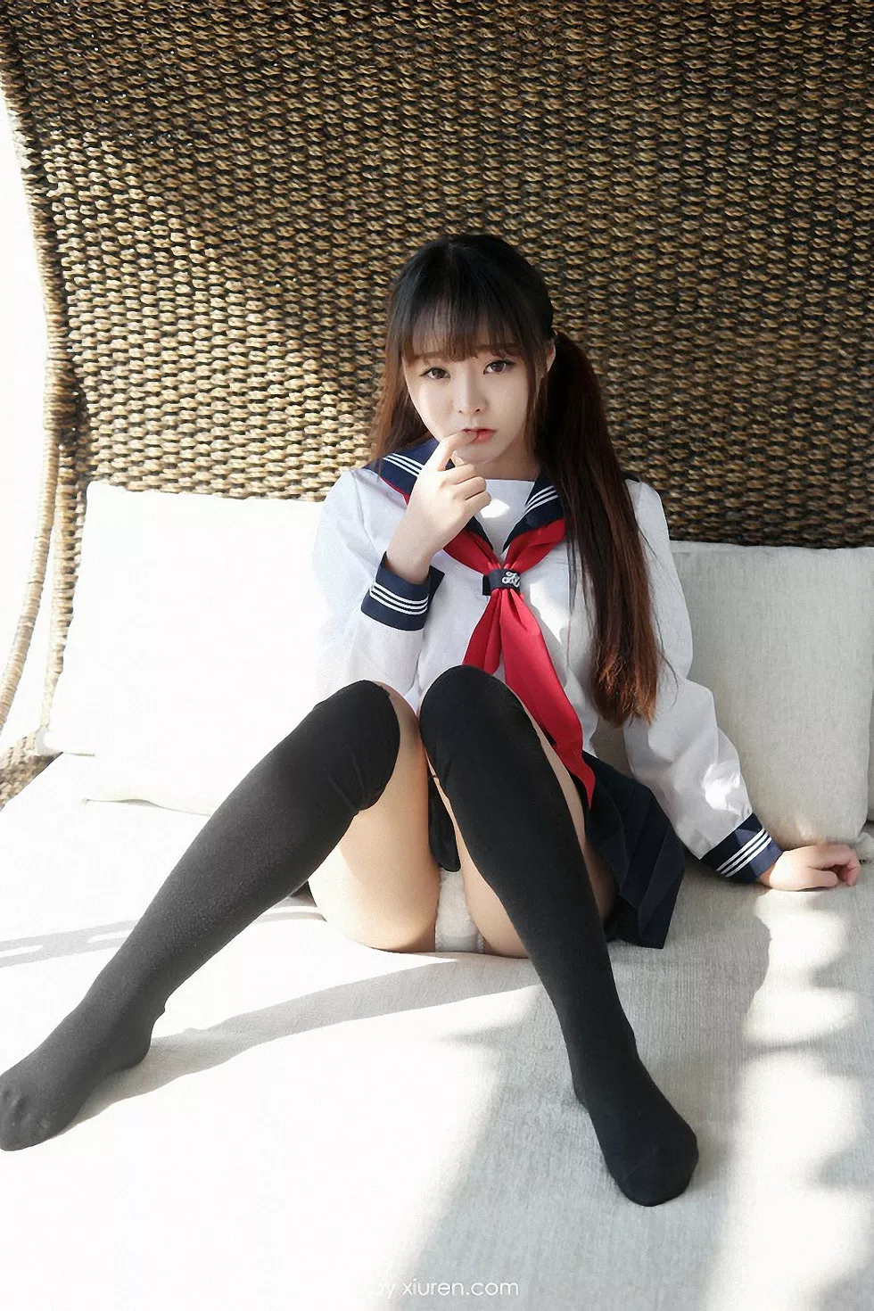 [MFStar模范学院]Vol.002_嫩模柳侑绮Sevenbaby性感学生制服黑丝美腿写真51P