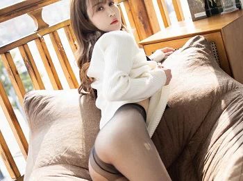 [MyGirl美媛馆]Vol.487_嫩模小兜儿脱飒爽牛仔裤露无内黑丝裤袜秀翘臀极致魅惑写真78P