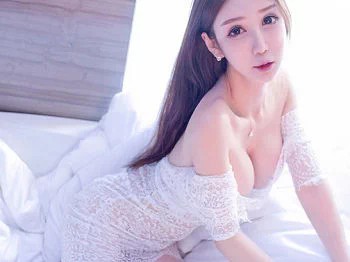 XiuRen第1440期_湿吻女神李宓儿私房白色蕾丝长裙+低胸睡衣秀豪乳诱惑写真49P