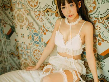 [GIRLT果团网]熊川纪信No.005_巨乳萝莉居家白色情趣内衣配吊带白丝袜完美诱惑写真45P