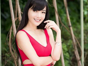 美女朵朵低胸红色连身裙秀美乳性感迷人写真20P