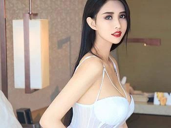 [Ugirls爱尤物]No.1802_高挑嫩模葛征Model私房白色紧身内衣配蕾丝袜迷人诱惑写真35P