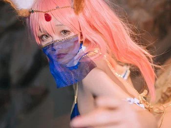 Cosplay日奈娇阿拉伯舞娘主题户外沙滩性感比基尼秀完美身材迷人诱惑写真37P