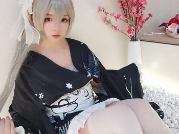 二次元美女古川kagura穹妹和服主题私房日系服饰配白丝袜秀美腿诱惑写真32P