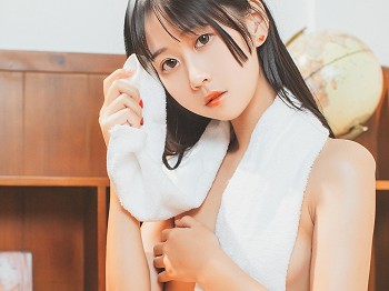 阳光美少女萌芽儿o0少女午后主题私房性感白衬衣配齐逼牛仔短裤惹火诱惑写真40P