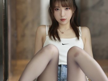 斗鱼主播小女巫露娜牛仔小裤裤主题私房半脱牛仔短裤露无内黑丝极致诱惑写真78P