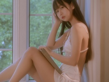 阳光美少女萌芽儿o0遐私房主题性感白色蕾丝低胸吊裙秀白嫩肌肤撩人诱惑写真43P