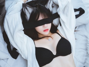 网络美女桜桃喵狼来了系列主题私房性感白T露黑色内衣秀完美身材诱惑写真115P