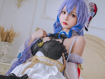 Cosplay美女日奈娇甘雨女仆主题性感低胸女仆装配黑丝袜秀完美身材诱惑写真23P