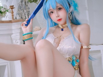 Cosplay美女日奈娇海伦礼服主题私房性感银白色礼裙半撩秀翘臀美腿诱惑写真46P