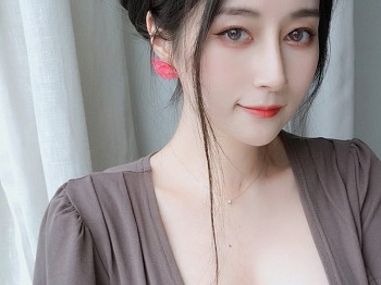 Coser小姐姐白银81风情美妇主题性感低胸连衣短裙半撩秀白嫩美腿迷人诱惑写真31P