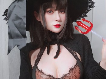 Coser小姐姐白银柴郡魔女主题性感露背毛衣+黑色情趣服饰秀丰满身材诱惑写真31P