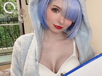 爱尔兰萝莉美女Peach Milky-Fansigns[Mirrored]主题灰色绒毛睡衣配白丝袜迷人诱惑写真65P