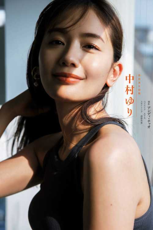 Yuri Nakamura 中村ゆり, Shukan Bunshun 2022.04.07 (週刊文春 2022年4月7日号)